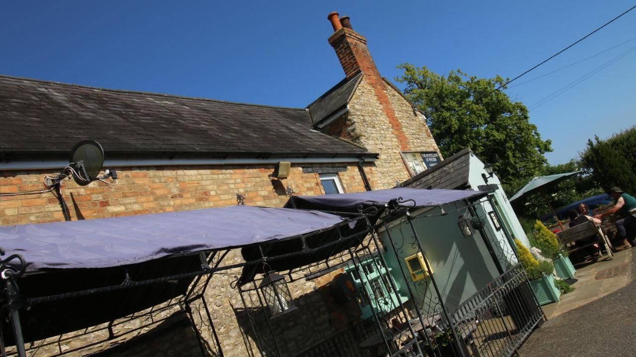 The White Lion At Wicken Bed & Breakfast มิลตันคีนส์ ภายนอก รูปภาพ