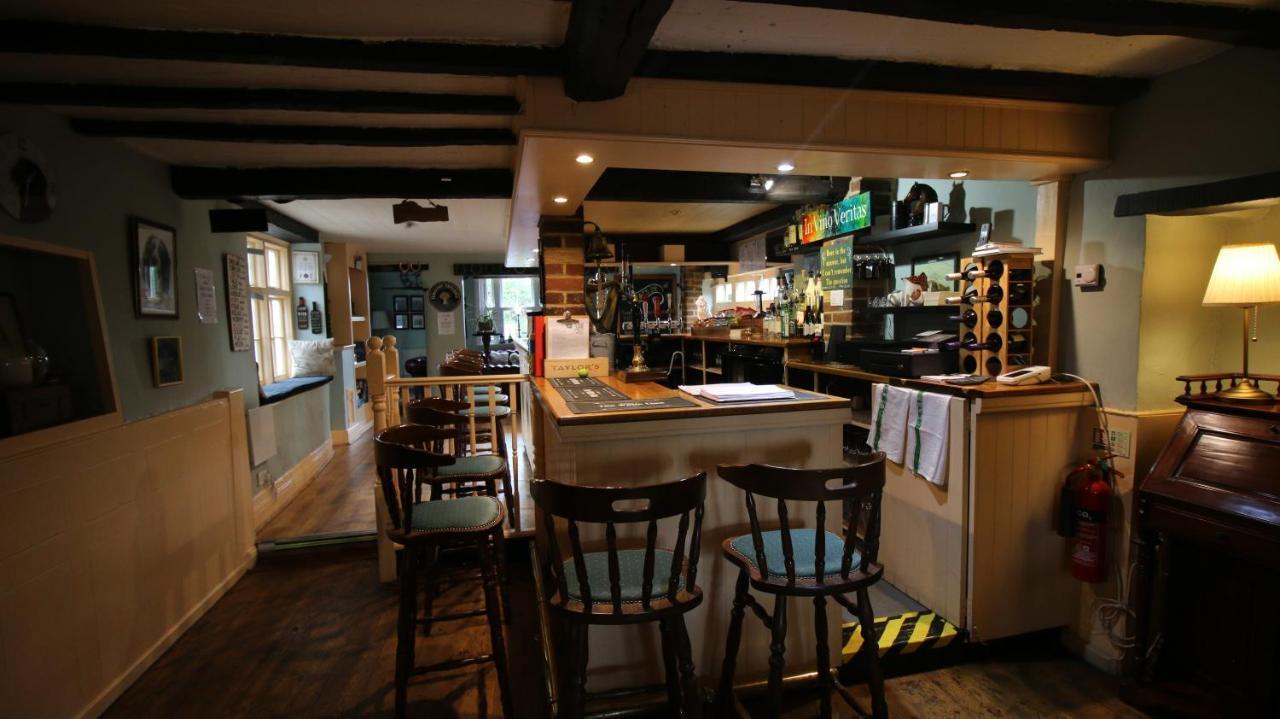 The White Lion At Wicken Bed & Breakfast มิลตันคีนส์ ภายนอก รูปภาพ